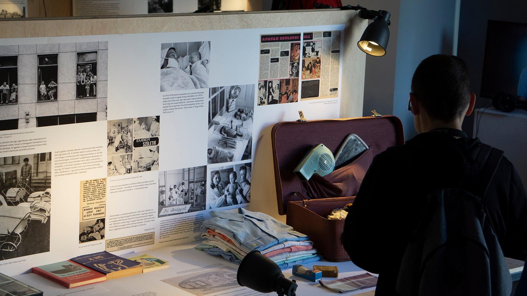 Sepsiszentgyörgyre érkezett az Elmúlt jelen, a rendszerváltást bemutató kiállítás